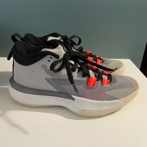 Nike Kids Zion 1 Basketball shoe - size 5 big kids